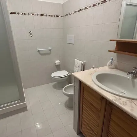 Elegante Vista Mare - 2 Camere, 2 Bagni E Parcheggio Privato Lejlighed
