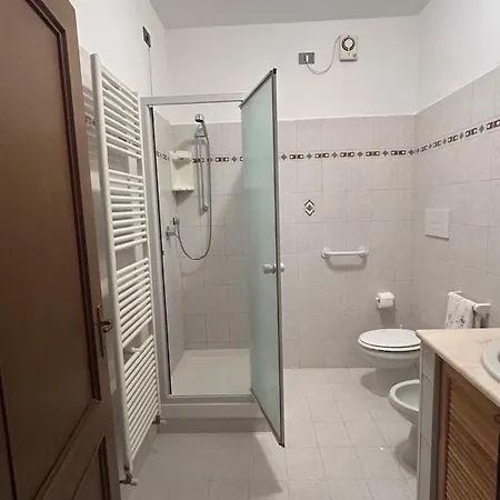 Elegante Vista Mare - 2 Camere, 2 Bagni E Parcheggio Privato Lejlighed