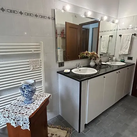 Elegante Vista Mare - 2 Camere, 2 Bagni E Parcheggio Privato * Savona